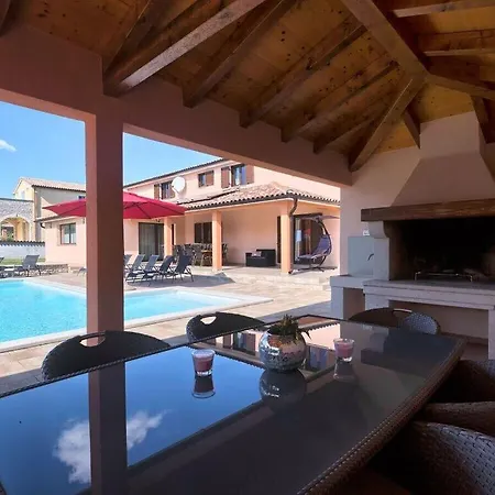 Amber Comfortable Holiday Villa