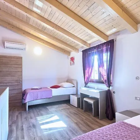 Amber Comfortable Holiday Villa *