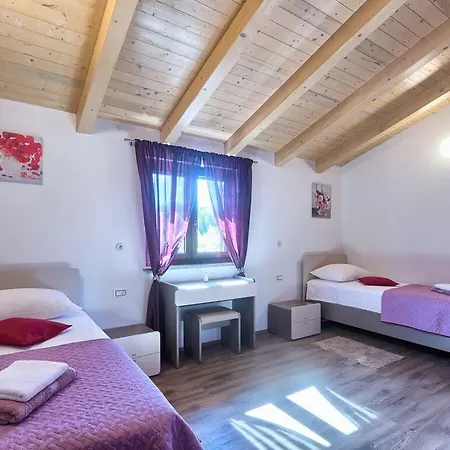 Amber Comfortable Holiday Barban