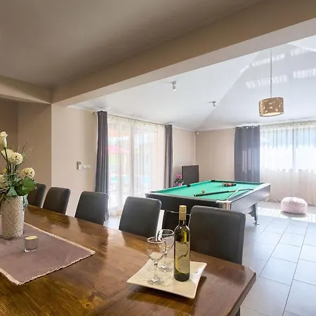 Amber Comfortable Holiday Villa *